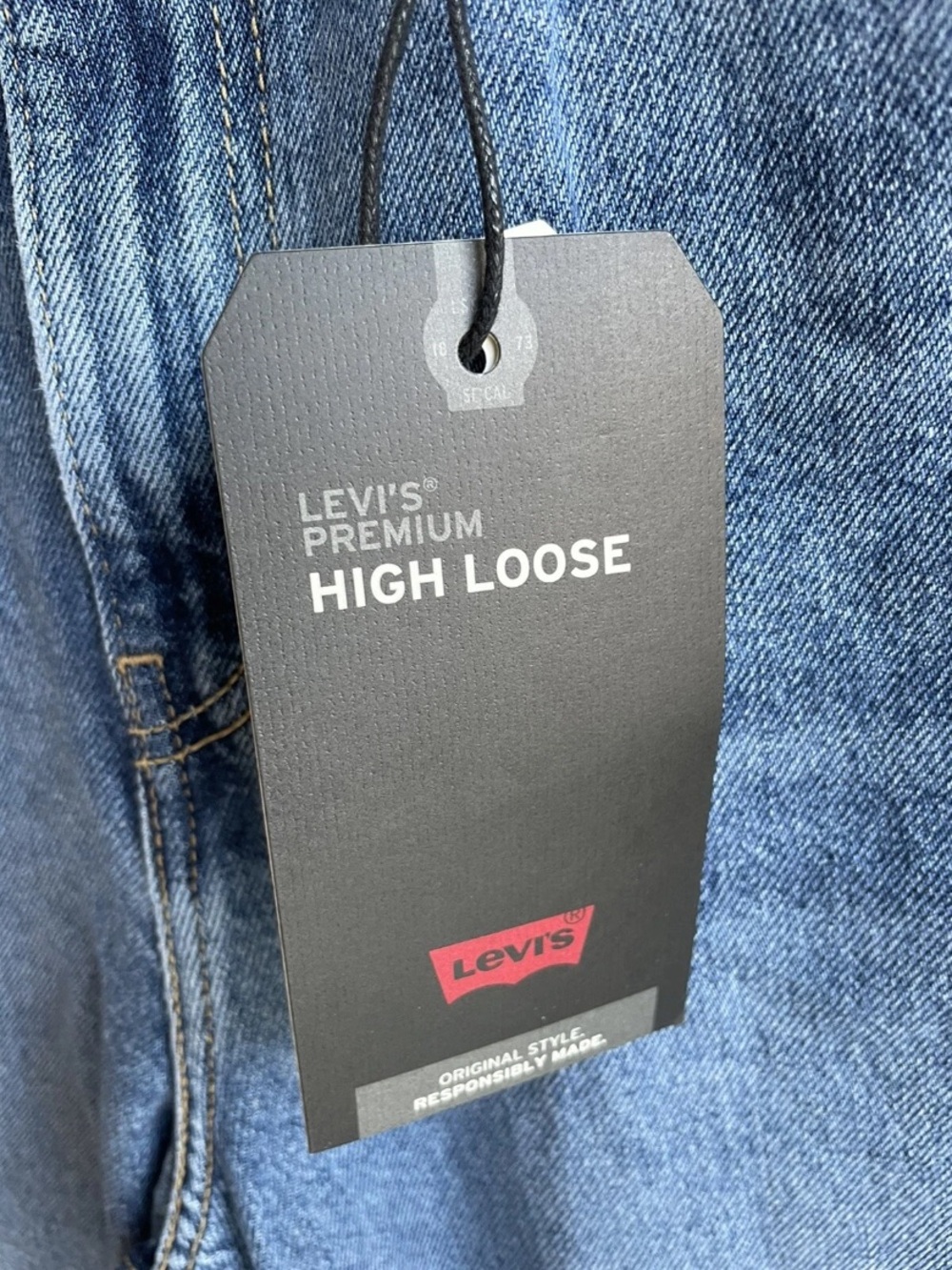 EUC Levi’s Premium High Loose Jeans - Picture 6 of 7